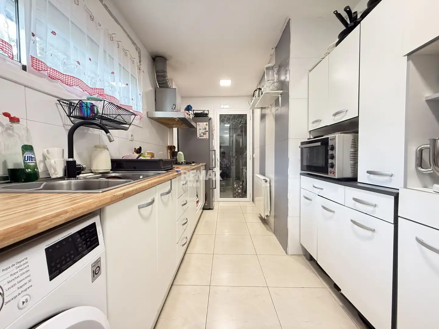 Kitchen of Flat for sale in La Jonquera  with Parquet flooring, Storage room and Furnished