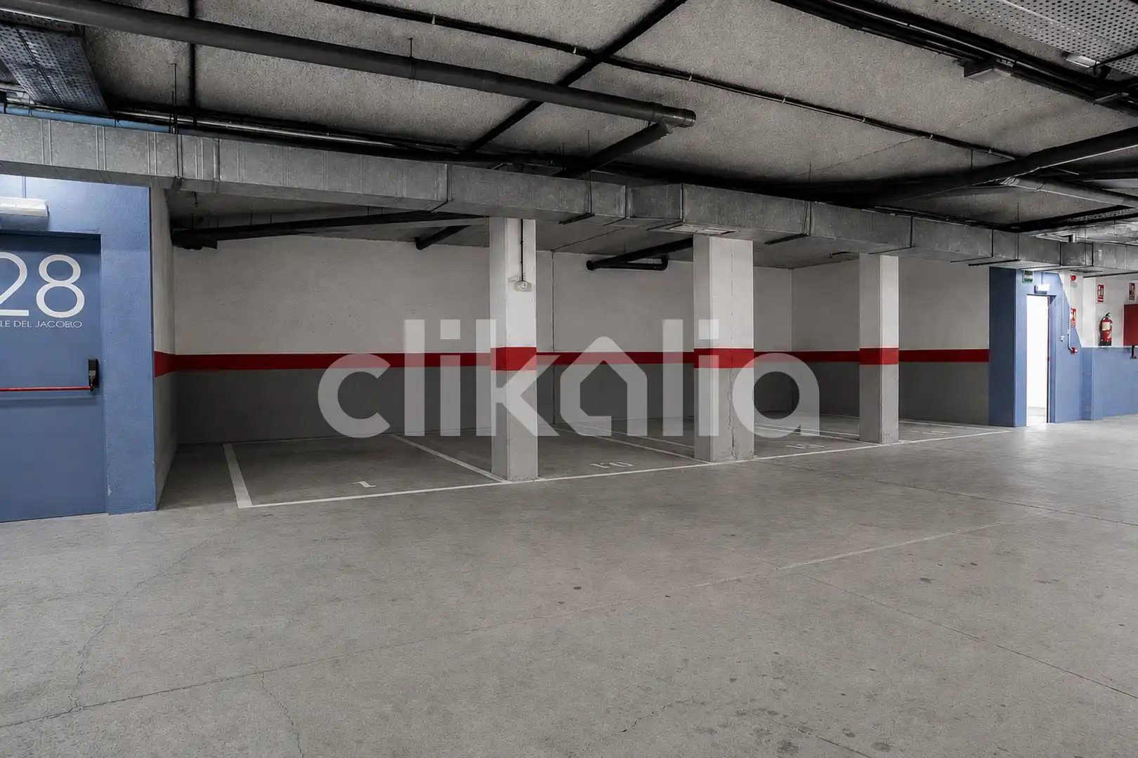 Parking de Piso en venta en Madrid con Calefacción, Trastero y Piscina