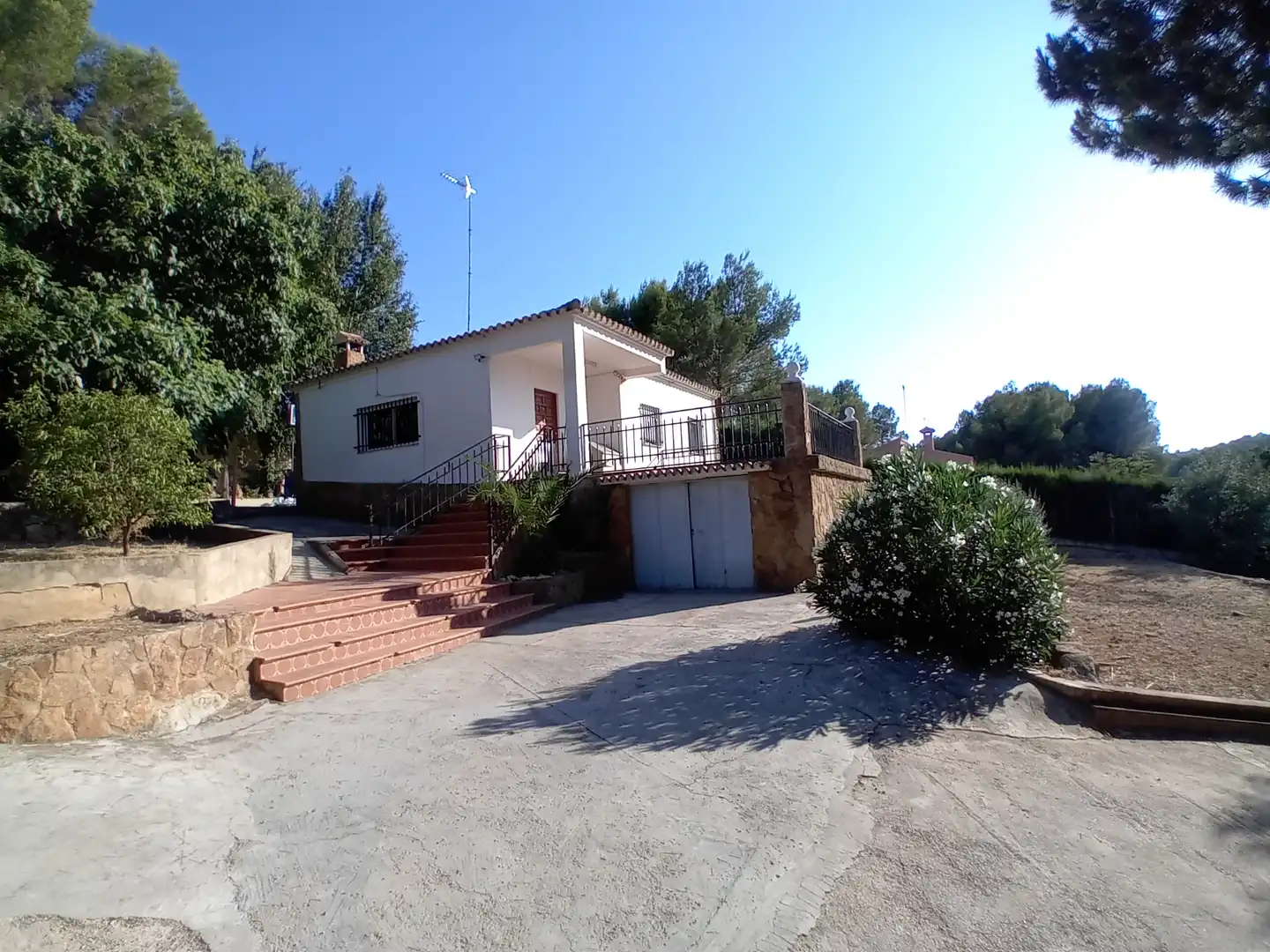 Vista exterior de Casa o chalet en venta en Godelleta con Jardín privado, Terraza y Piscina