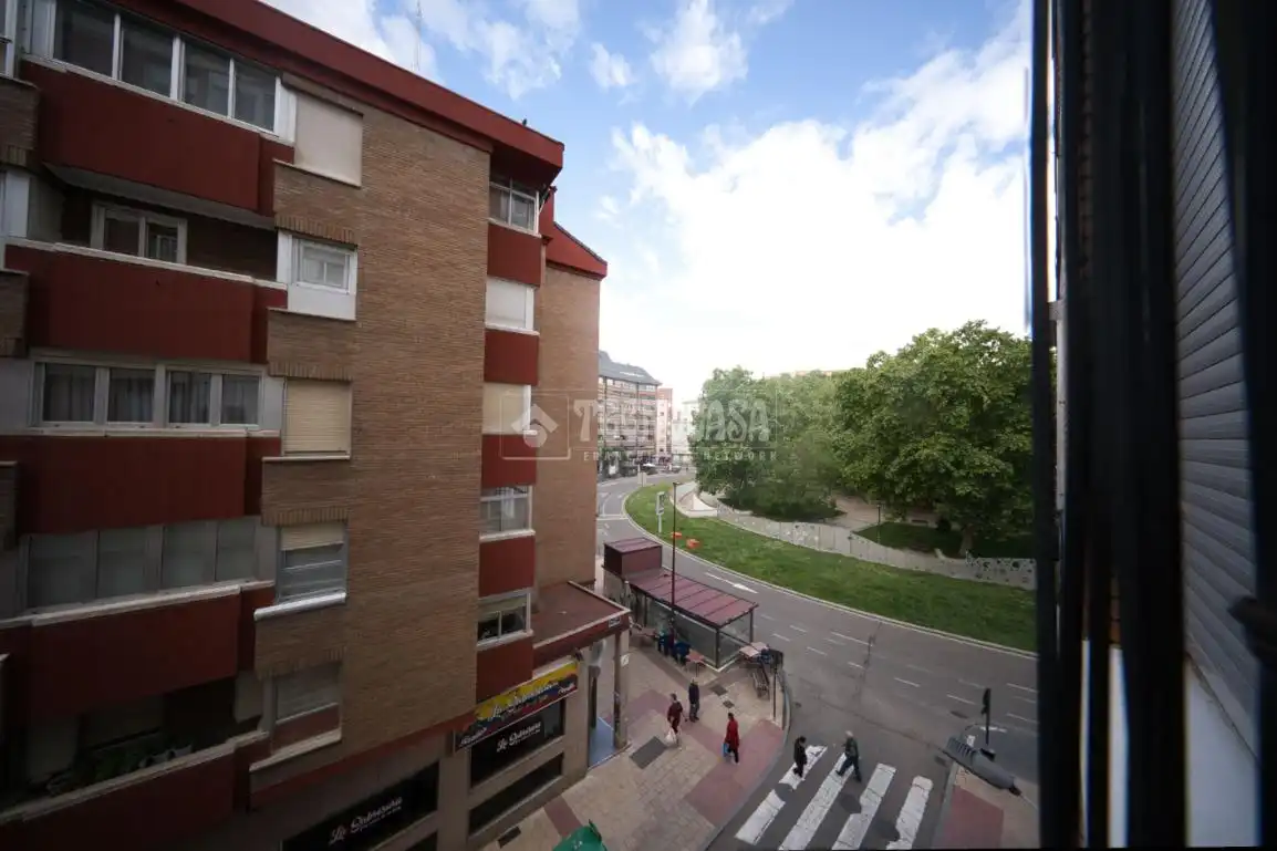 Vista exterior de Pis en venda en Valladolid amb Balcó