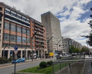 Vista exterior de Àtic en venda en  Logroño amb Terrassa i Balcó