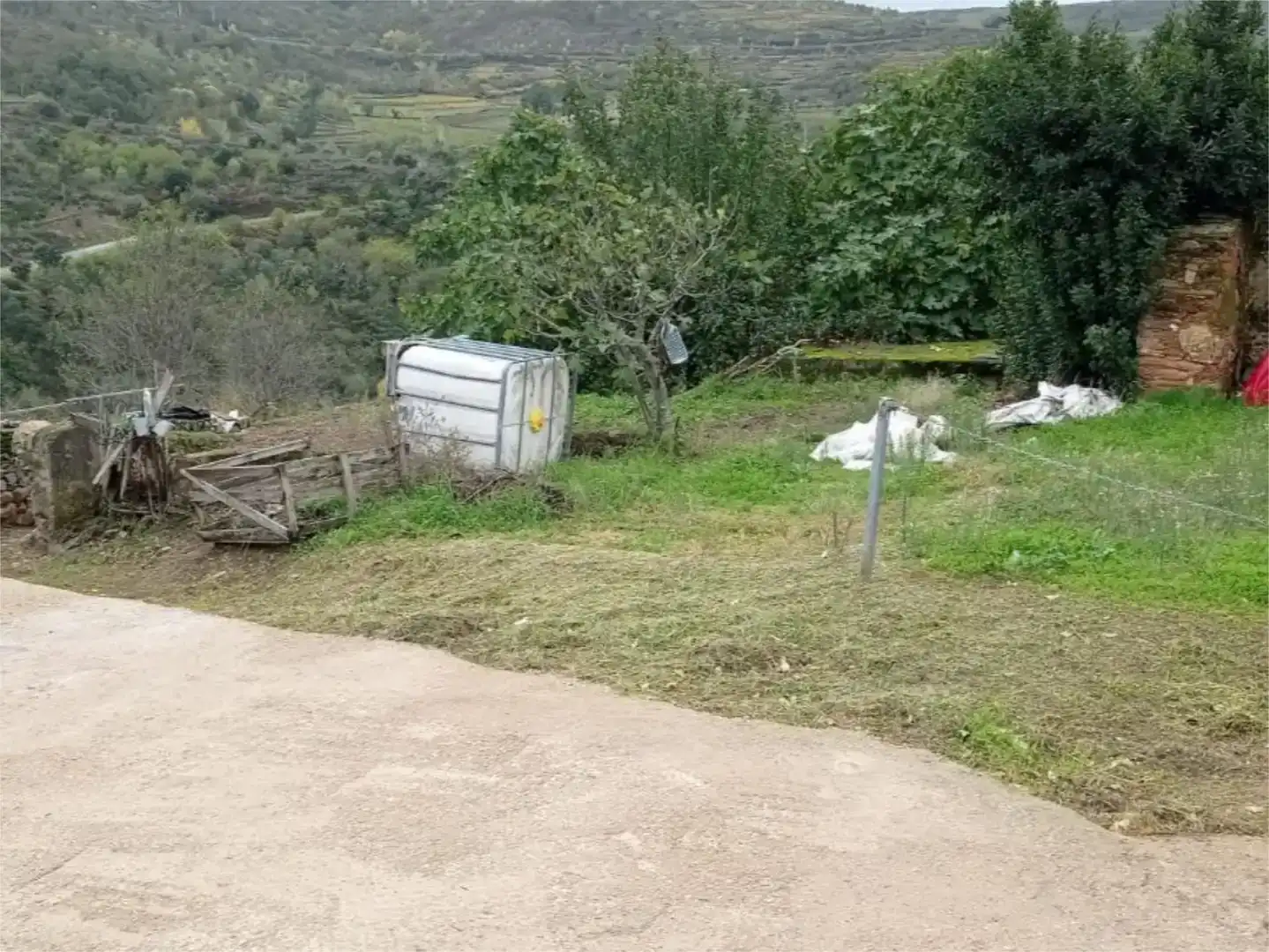 Casa adosada en venda en Petín amb Moblat