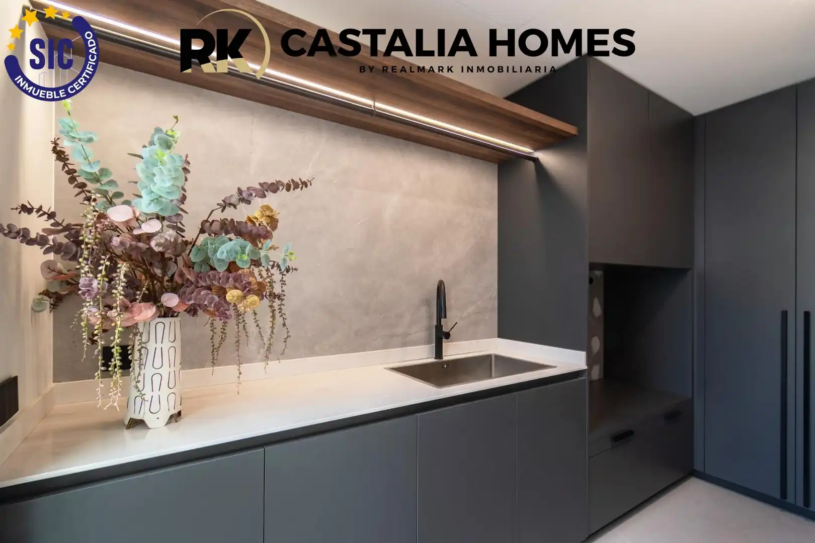 Cuina de Casa o xalet en venda en Castellón de la Plana / Castelló de la Plana amb Aire condicionat, Calefacció i Jardí privat