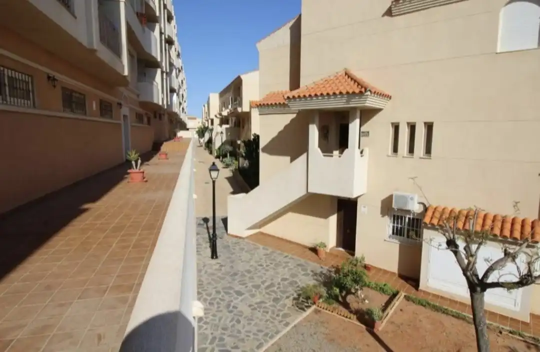 Vista exterior de Piso de alquiler en Roquetas de Mar con Aire acondicionado, Calefacción y Terraza