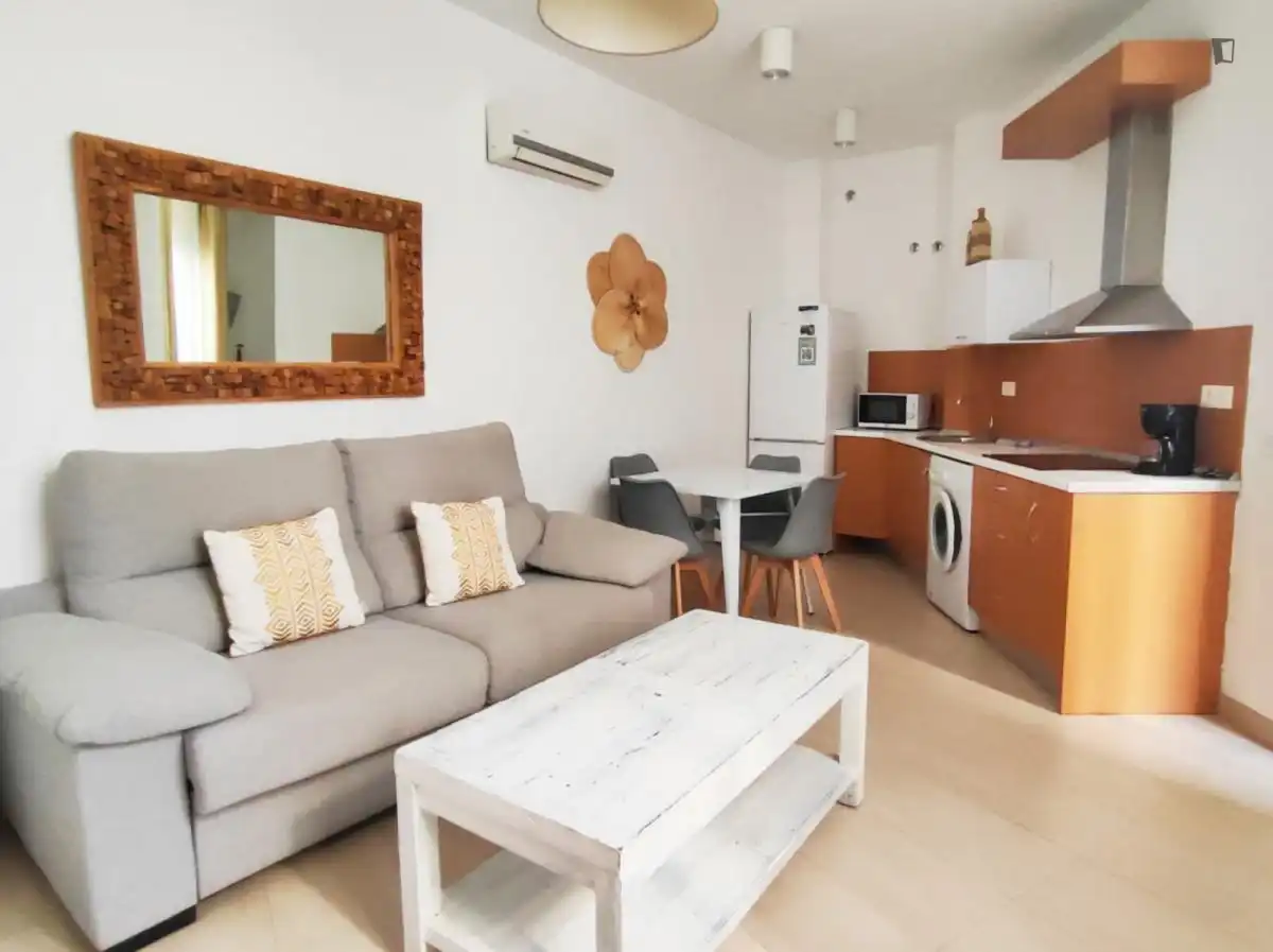 Study for rent in La Goleta - San Felipe Neri