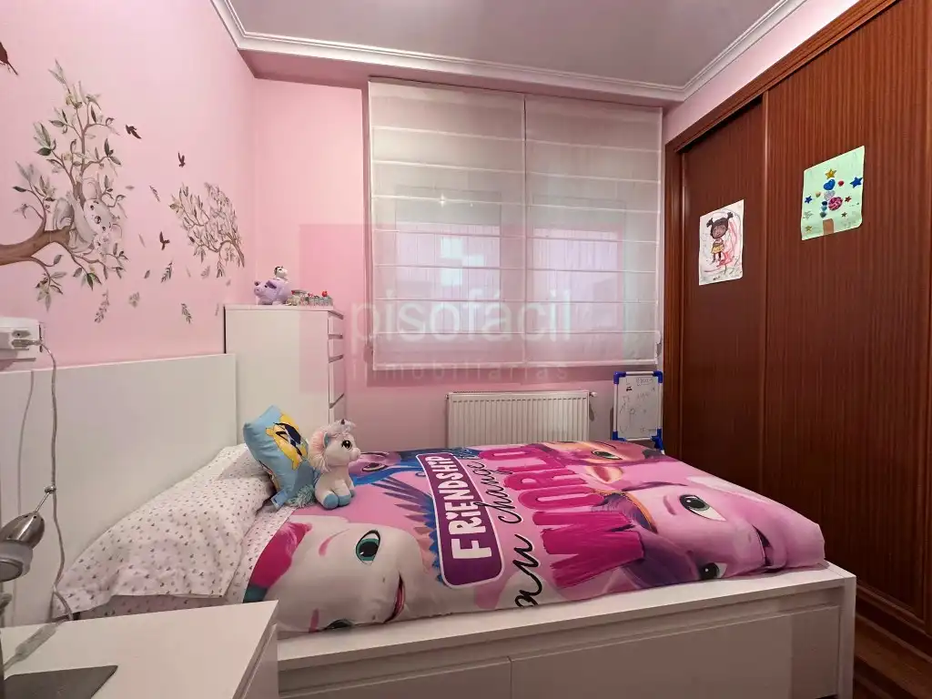 Bedroom of Flat for sale in Lugo