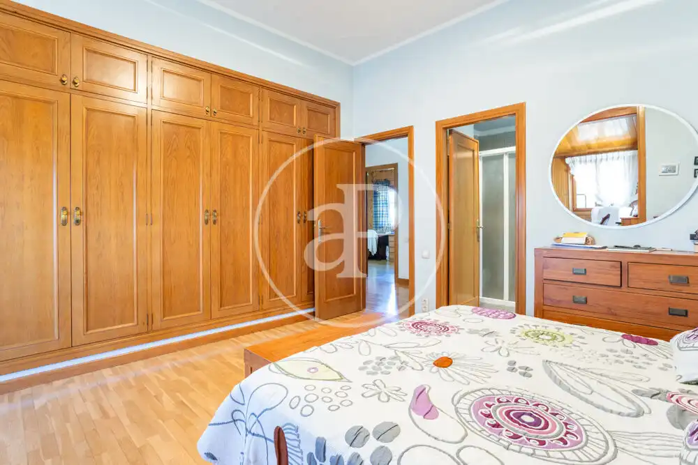Habitación de Casa o chalet en venta en Paterna con Aire acondicionado, Calefacción y Jardín privado