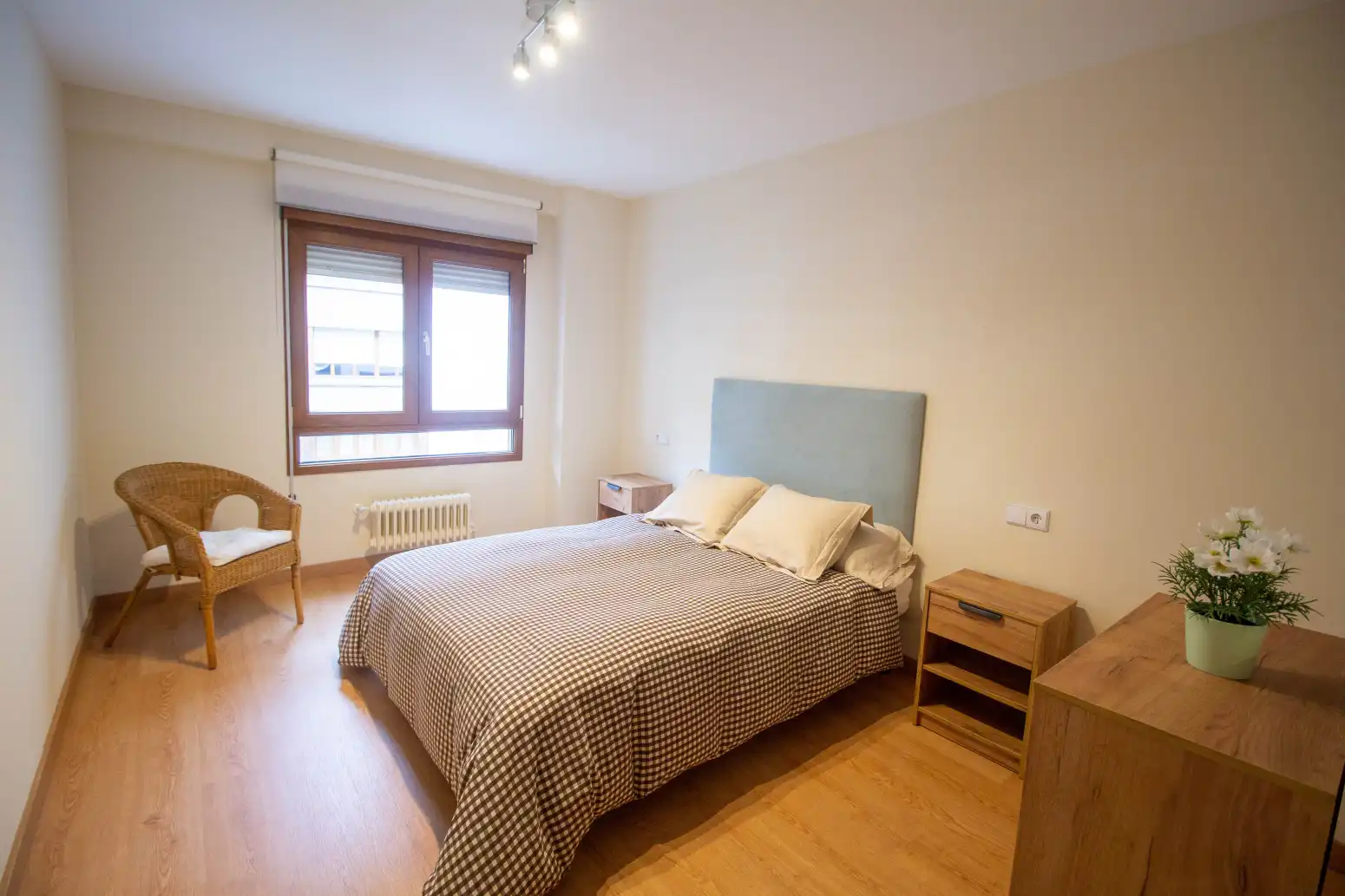 Habitación de Piso de alquiler en Gijón  con Calefacción, Terraza y Trastero