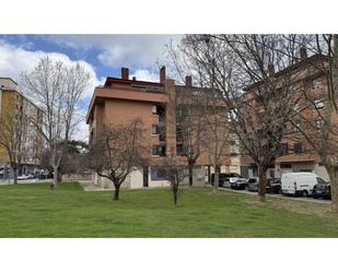 Vista exterior de Pis en venda en Burlada / Burlata amb Parquet, Terrassa i Traster