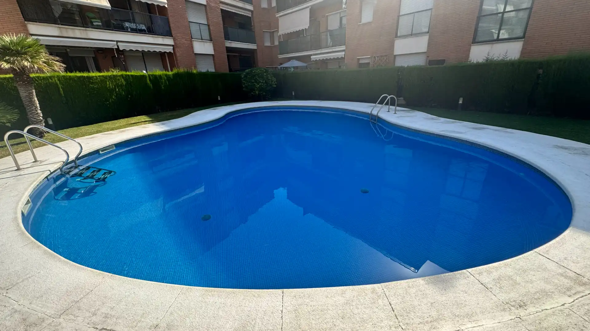 Schwimmbecken von Wohnung zum Verkauf in Cambrils mit Klimaanlage, Privatgarten und Gemeinschaftspool