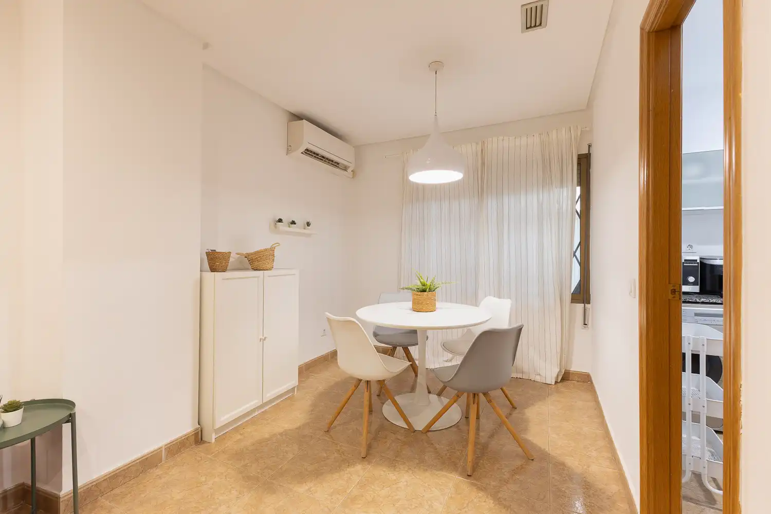 Dining room of Flat for rent in Valencia  with Air Conditioner, Heating and Furnished
