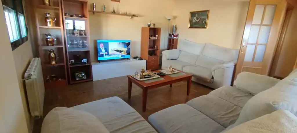 Sala d'estar de Casa adosada en venda en Doñinos de Salamanca amb Calefacció, Jardí privat i Moblat