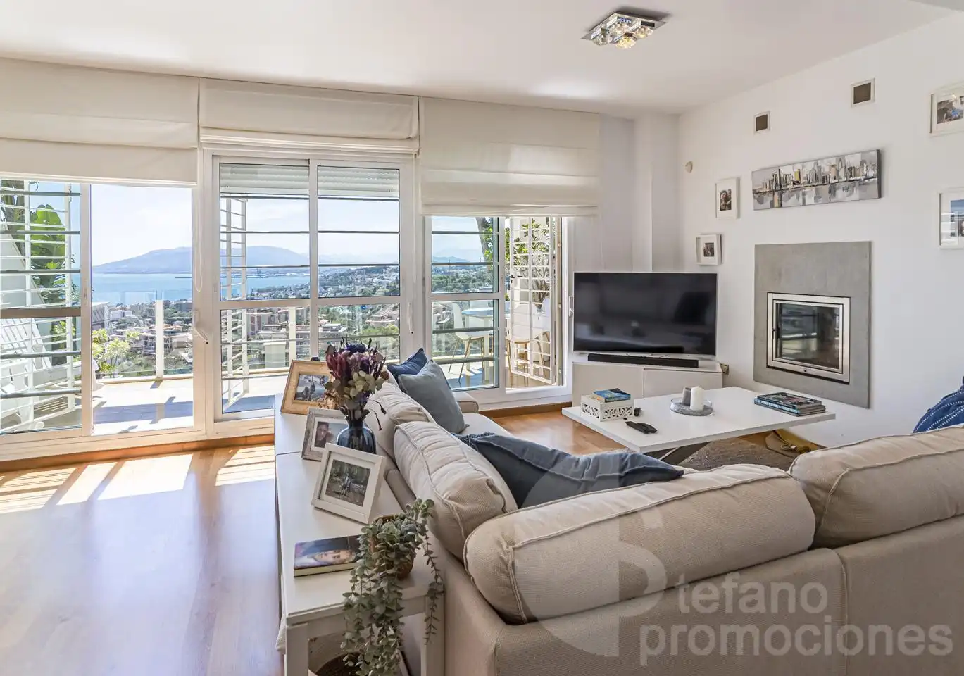 Sala de estar de Casa adosada en venta en Málaga con Aire acondicionado, Jardín privado y Terraza