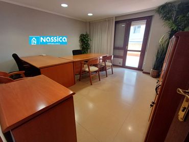 Oficina amb ascensor de lloguer a Calle Bebricio 30