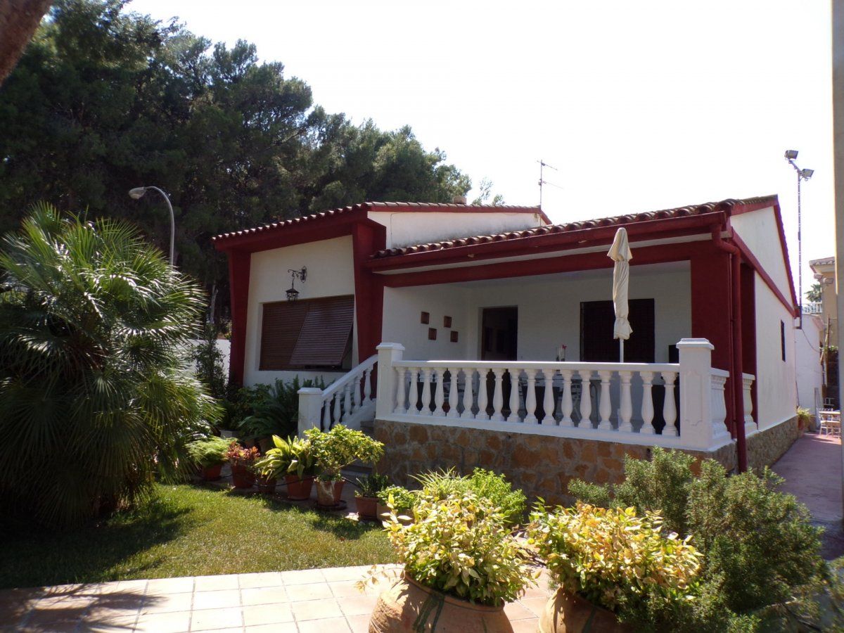 Vista exterior de Casa o chalet en venta en Benicasim / Benicàssim con Calefacción, Jardín privado y Terraza