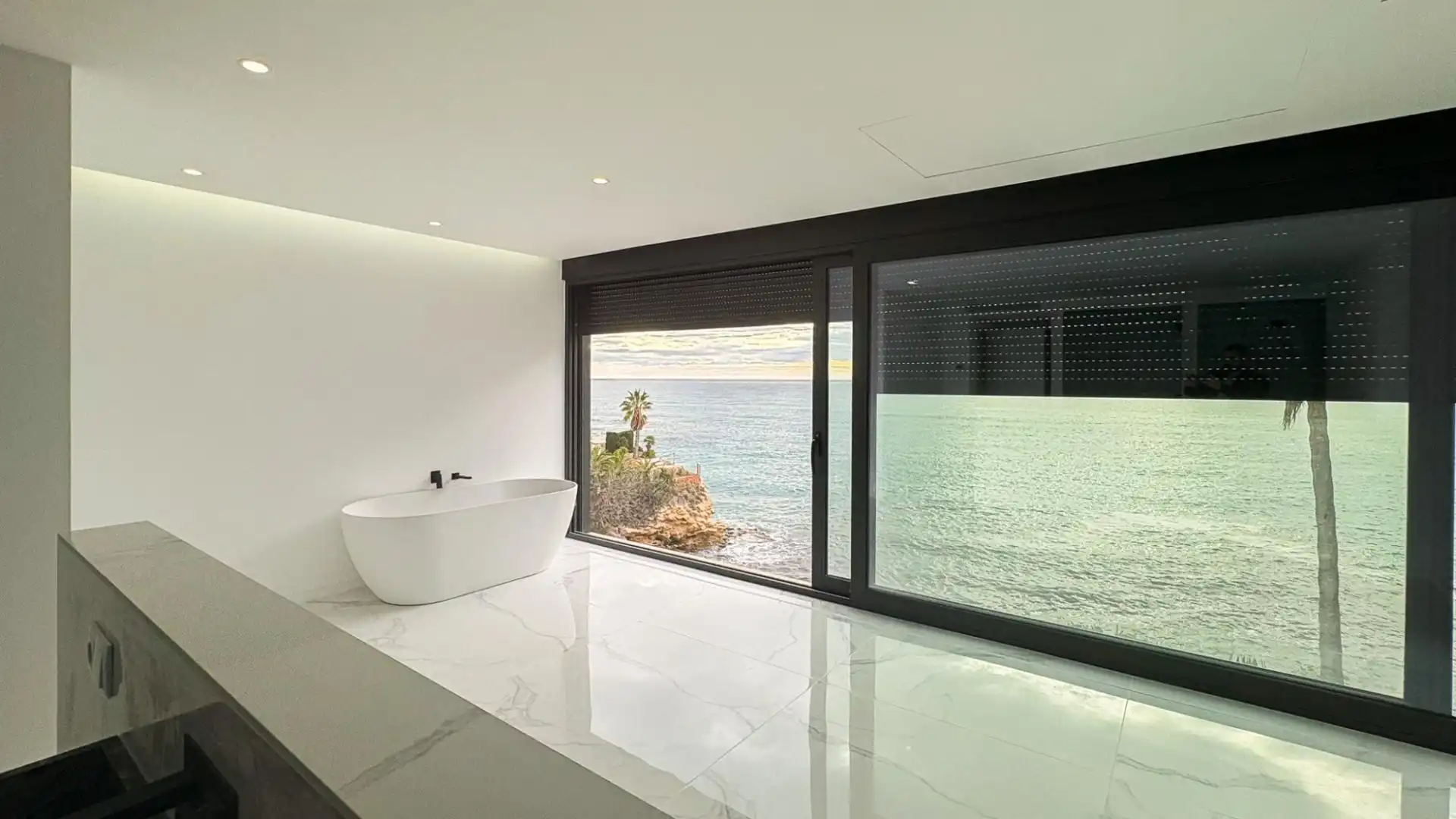 Baño de Casa o chalet en venta en El Campello con Aire acondicionado, Calefacción y Jardín privado