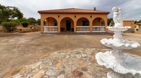 Foto 5 de Casa o chalet en venta en Avenida Avenida Campomanes, 37, Dehesilla de Calamón - Campomanes, Badajoz Capital