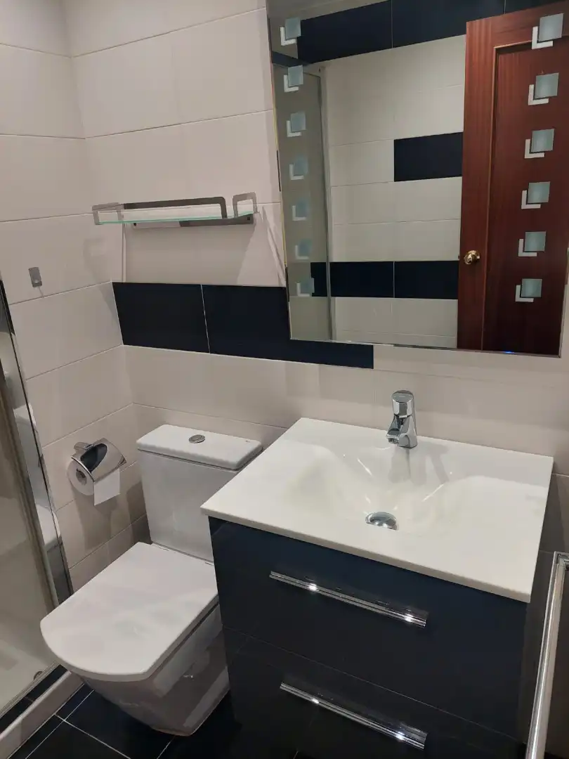 Bany de Apartament de lloguer en Alcalá de Henares amb Calefacció, Terrassa i Piscina comunitària