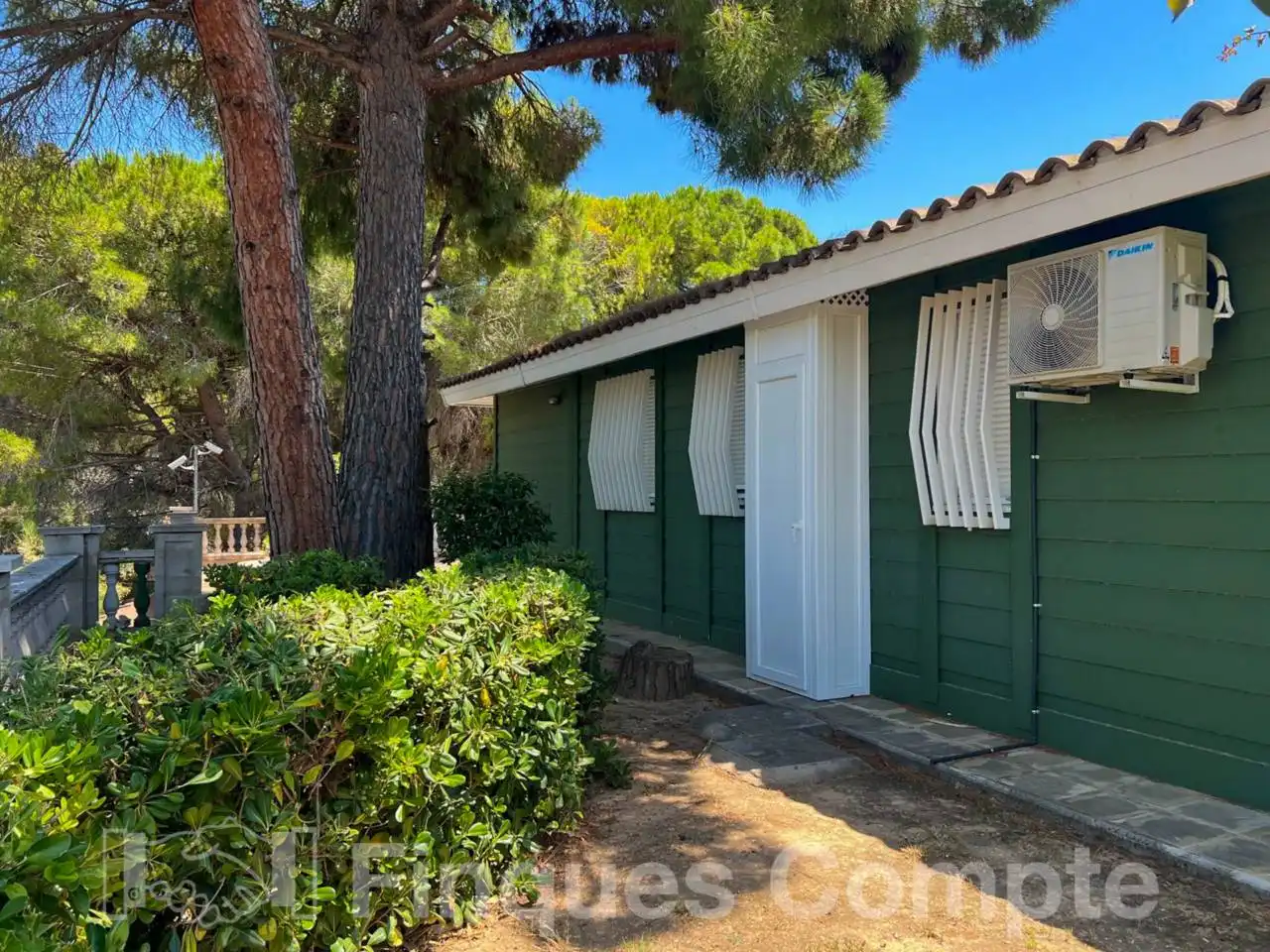 Detached house with garden for sale in Calle Camèlies, imagen 9