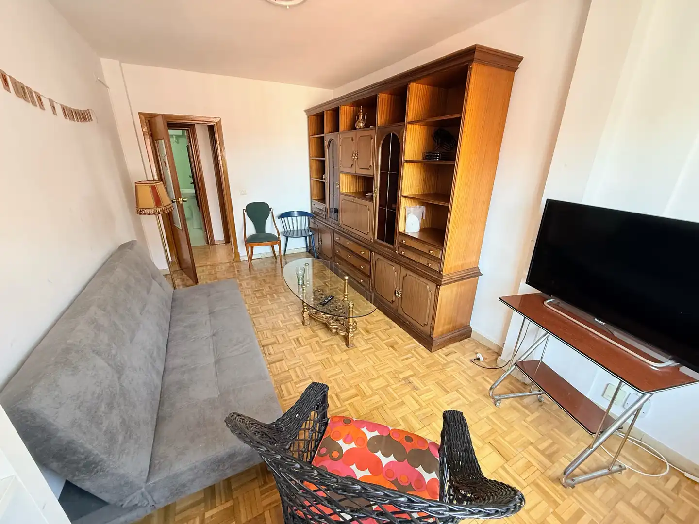 Sala d'estar de Pis en venda en León Capital  amb Calefacció, Parquet i Terrassa