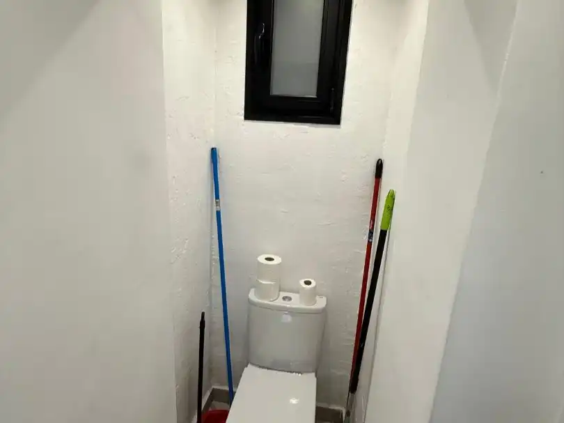 Bathroom of Office for rent in Madrid  with Air Conditioner