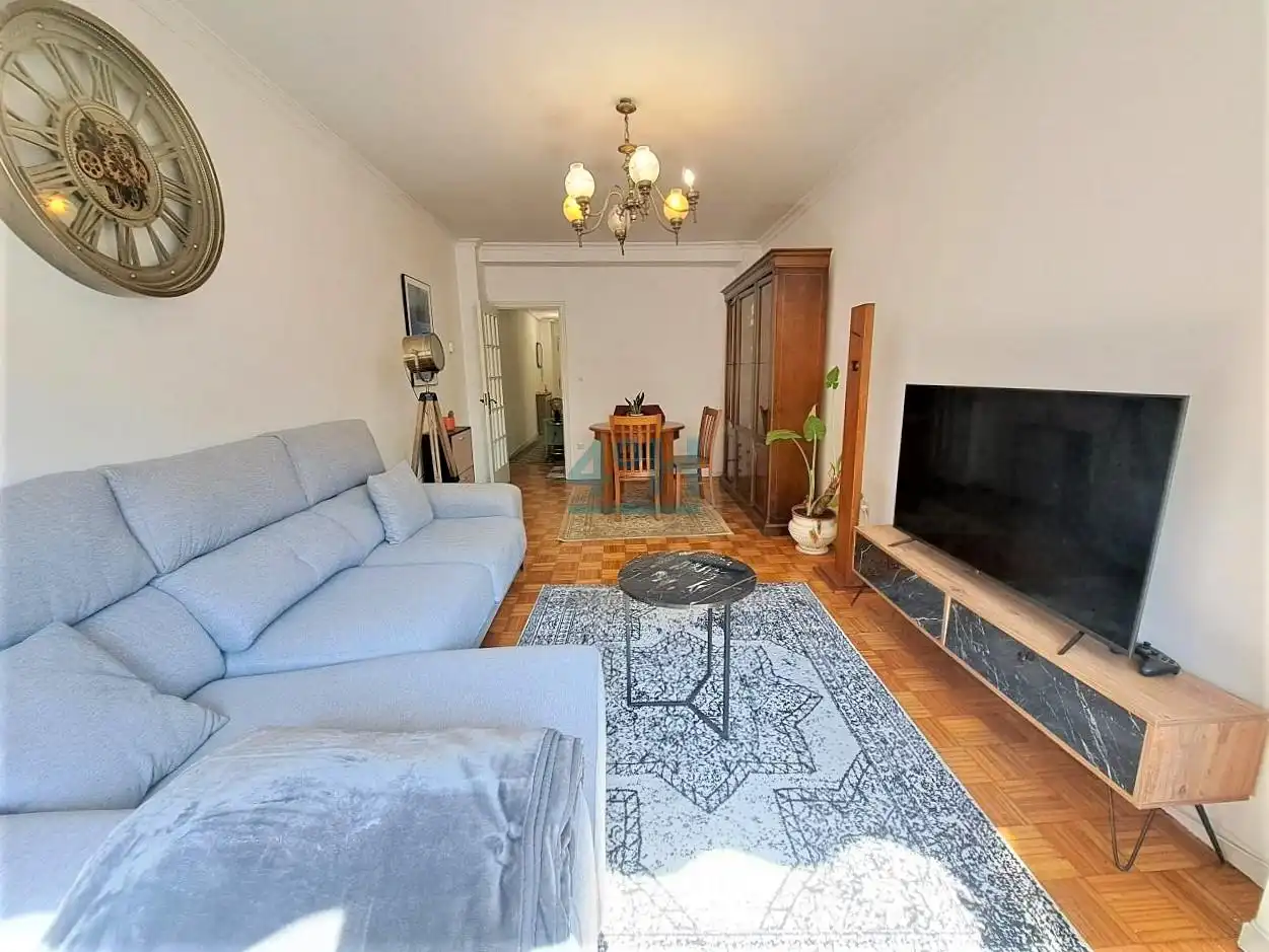 Sala d'estar de Pis en venda en Casco Viejo