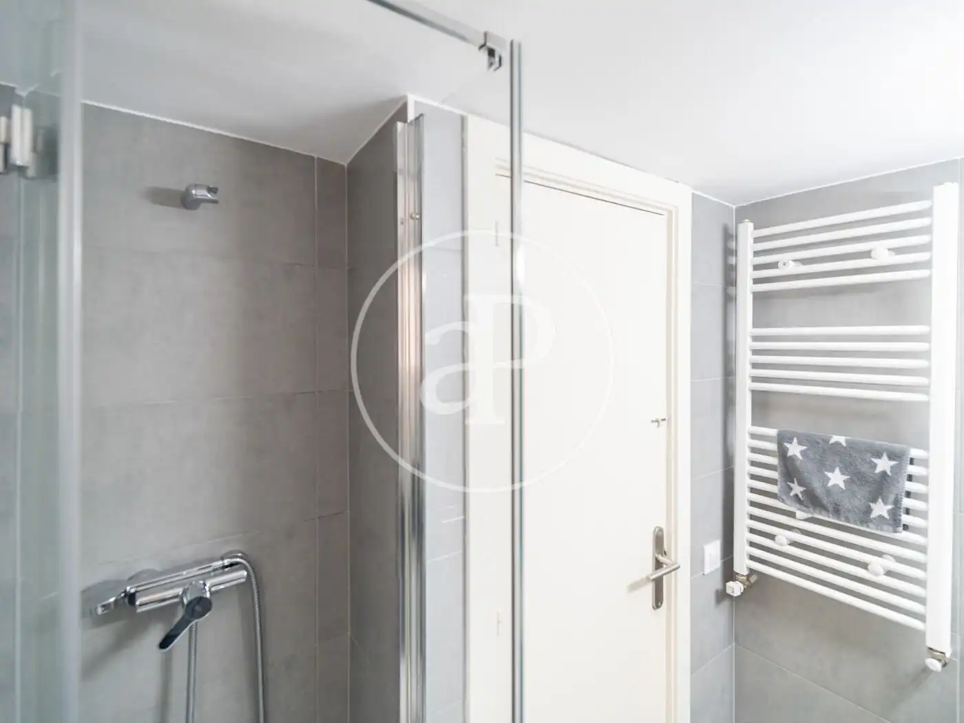 Badezimmer von Dachboden zum Verkauf in L'Hospitalet de Llobregat mit Klimaanlage, Heizung und Terrasse