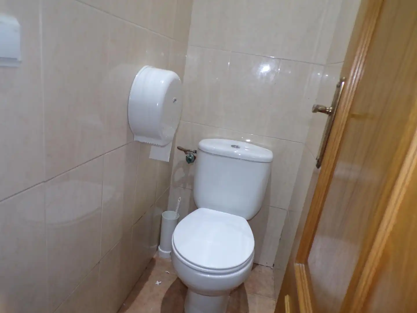 Bathroom of Commercial properties for sale in Castellón de la Plana / Castelló de la Plana  with Air Conditioner, Terrace and Furnished