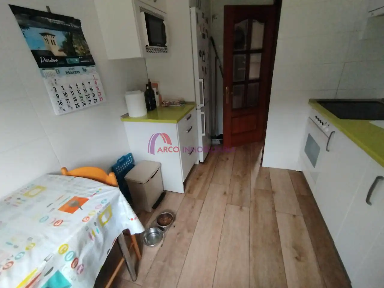 Cuina de Pis en venda en Burgos amb Calefacció, Parquet i Moblat