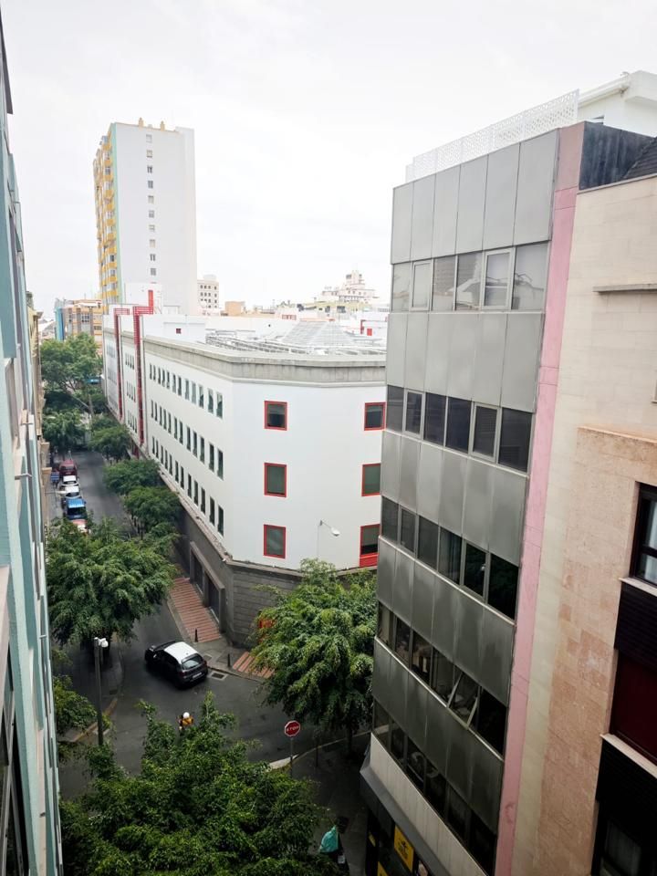 Vista exterior de Estudi de lloguer en Las Palmas de Gran Canaria amb Moblat i Balcó
