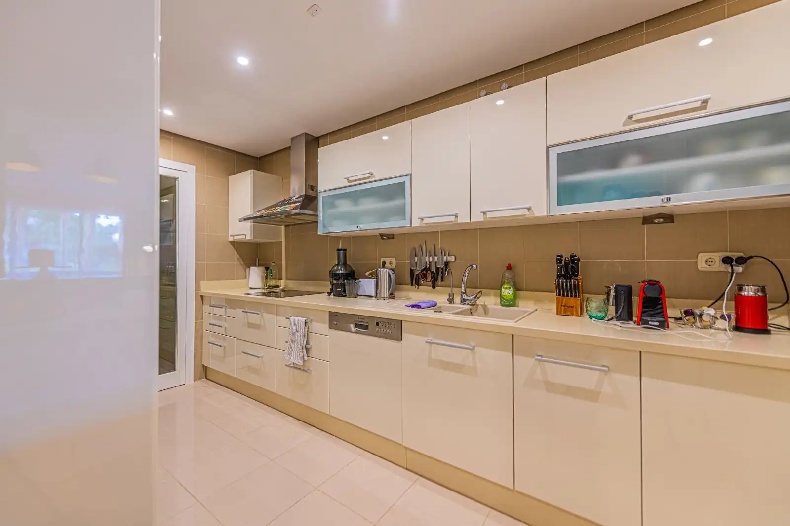 Cocina de Apartamento en venta en Marbella con Jardín privado, Terraza y Trastero