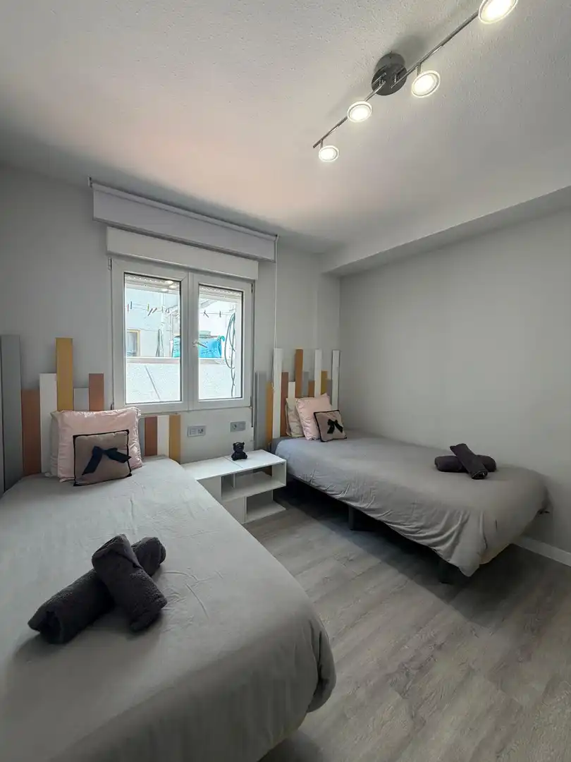 Schlafzimmer von Wohnung zur Miete in Gijón  mit Heizung, Terrasse und Balkon