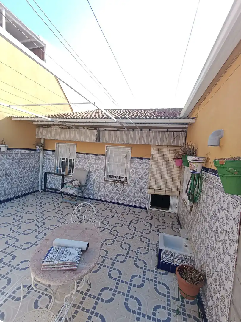 Vista exterior de Casa o chalet en venta en Zona Hospital