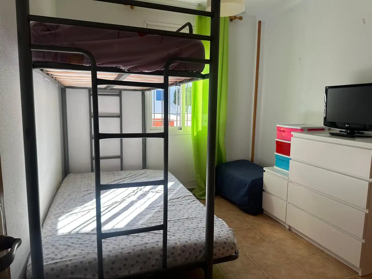 Habitación de Apartamento en venta en Chiclana de la Frontera con Terraza, Amueblado y Piscina comunitaria