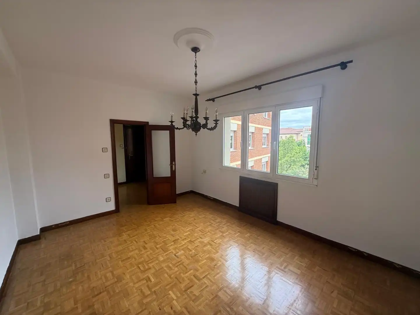 Living room of Flat for sale in Oviedo   with Heating, Parquet flooring and Terrace