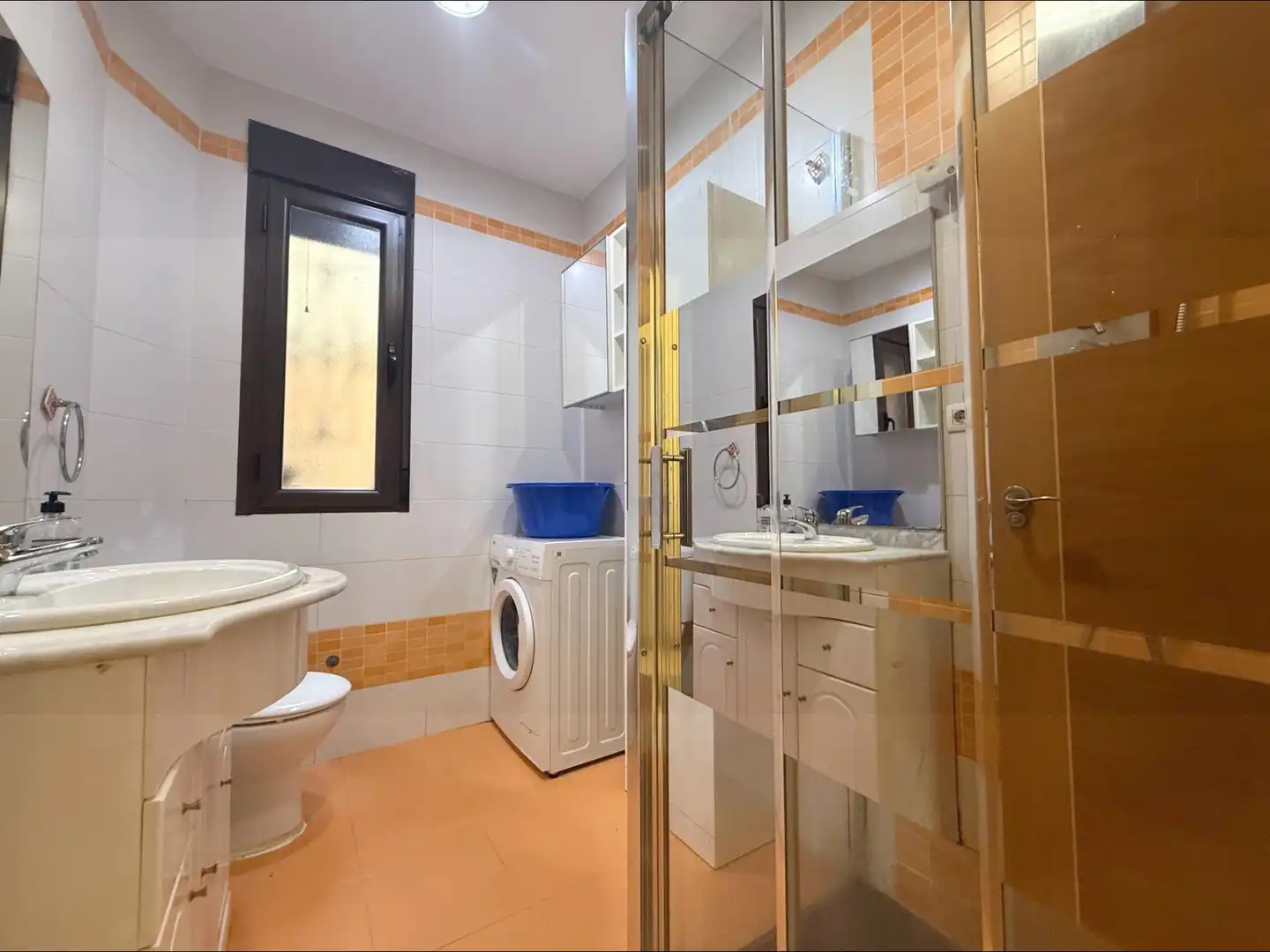 Baño de Piso de alquiler en Granada con Aire acondicionado, Calefacción y Amueblado