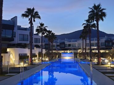 Maison jumelée avec piscine à vendre à Estepona Pueblo
