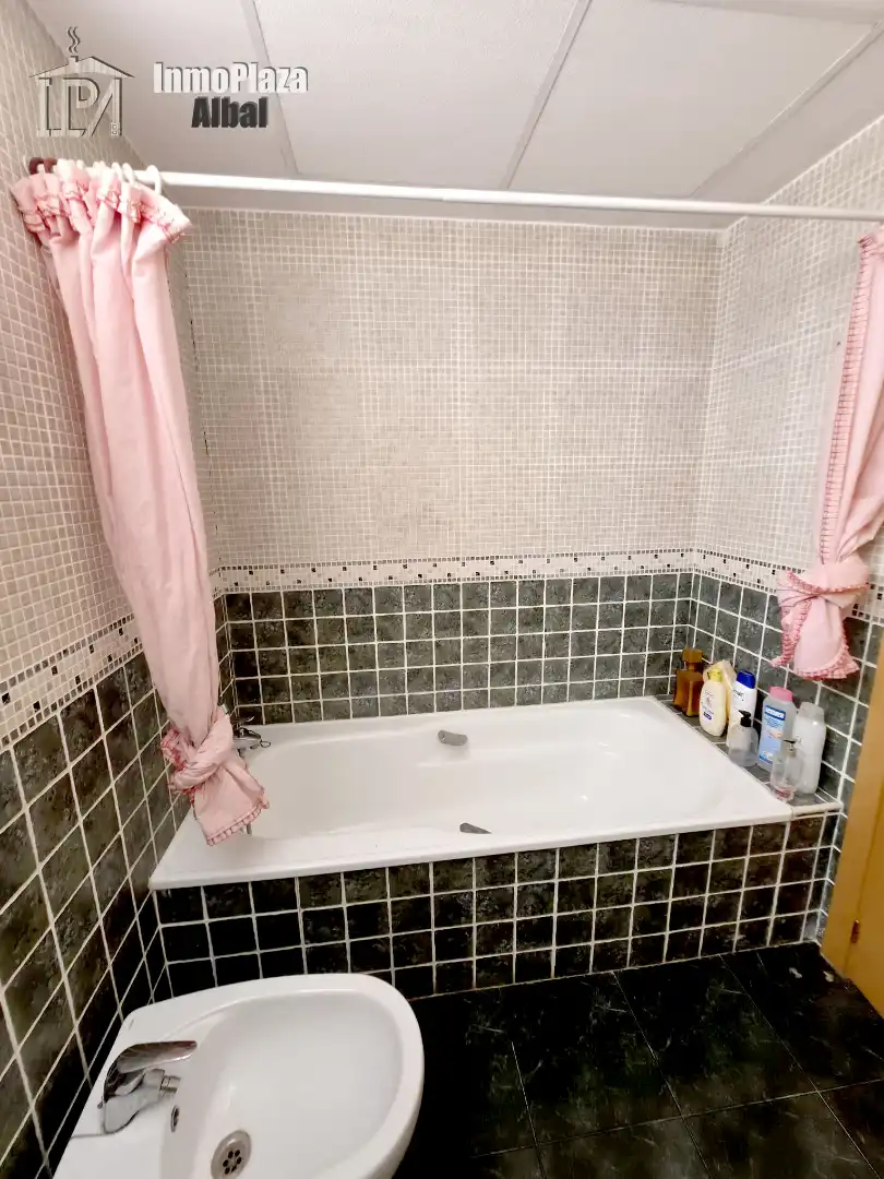 Baño de Dúplex en venta en Catarroja con Aire acondicionado, Trastero y Balcón