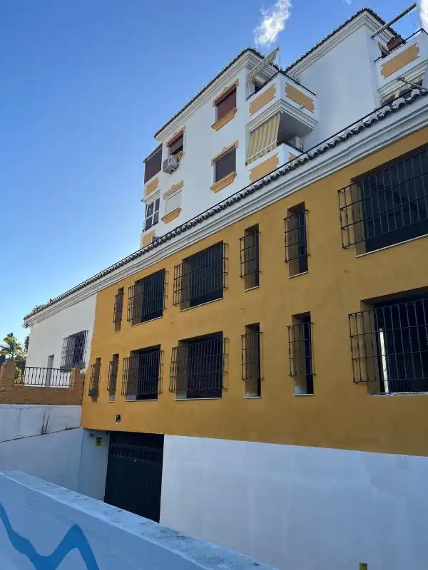 Edificio en venta en C. Maestro Tomás Bretón, Churriana - El Pizarrillo - La Noria-Guadalsol