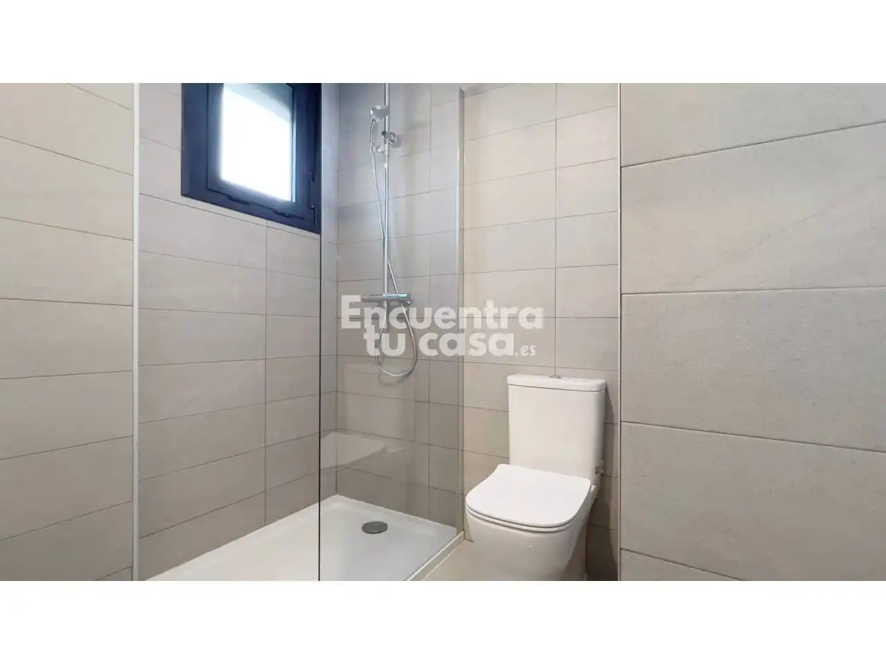 Badezimmer von Dachboden zur Miete in Guadalajara mit Klimaanlage, Heizung und Terrasse
