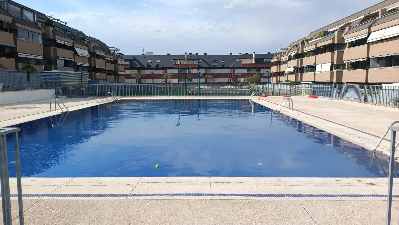 Swimming pool of Flat for rent in Las Rozas de Madrid  with Air Conditioner, Heating and Private garden