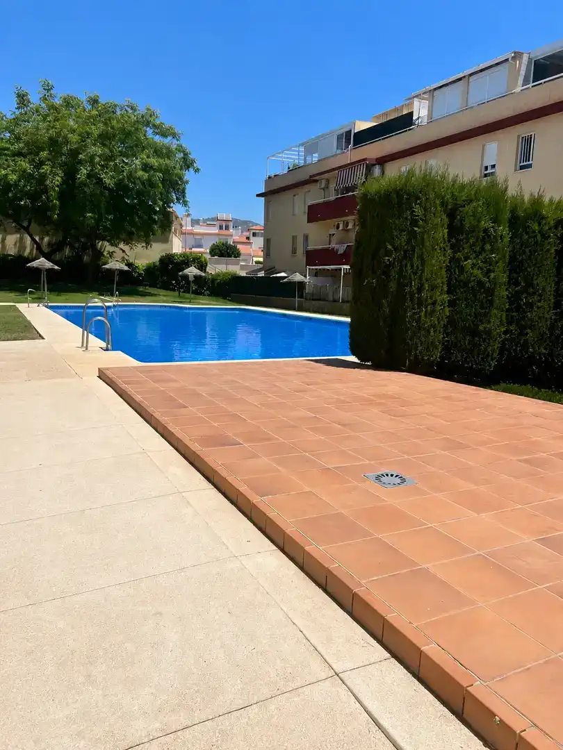 Piscina de Pis en venda en Vélez-Málaga amb Aire condicionat, Piscina i Balcó