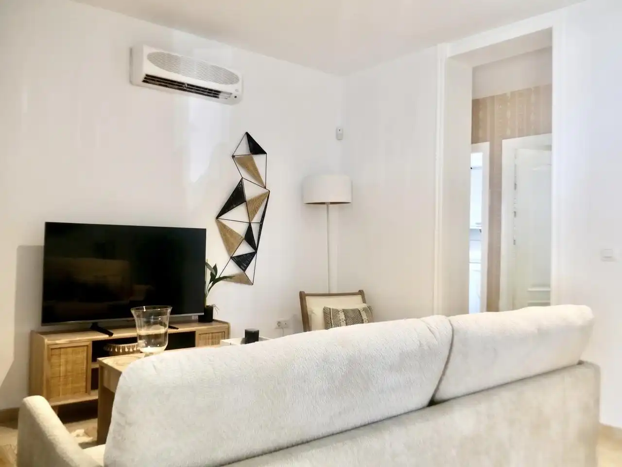 Sala d'estar de Apartament en venda en Sevilla amb Aire condicionat, Terrassa i Moblat