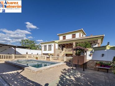 Villa avec piscine à vendre à Calle DISEMINADOS (VIV. UNIF)