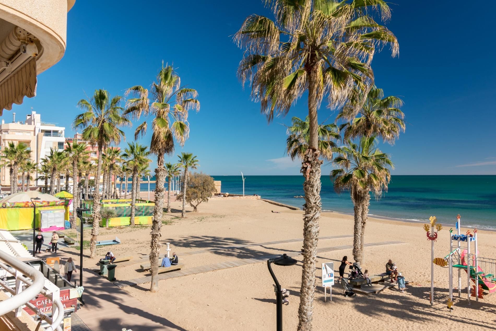 Vista exterior de Apartamento en venta en Torrevieja con Terraza