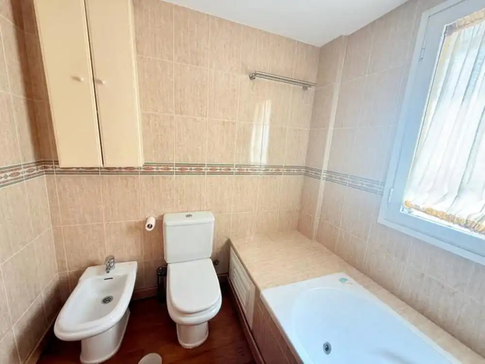 Baño de Ático de alquiler en Marbella con Aire acondicionado, Terraza y Piscina