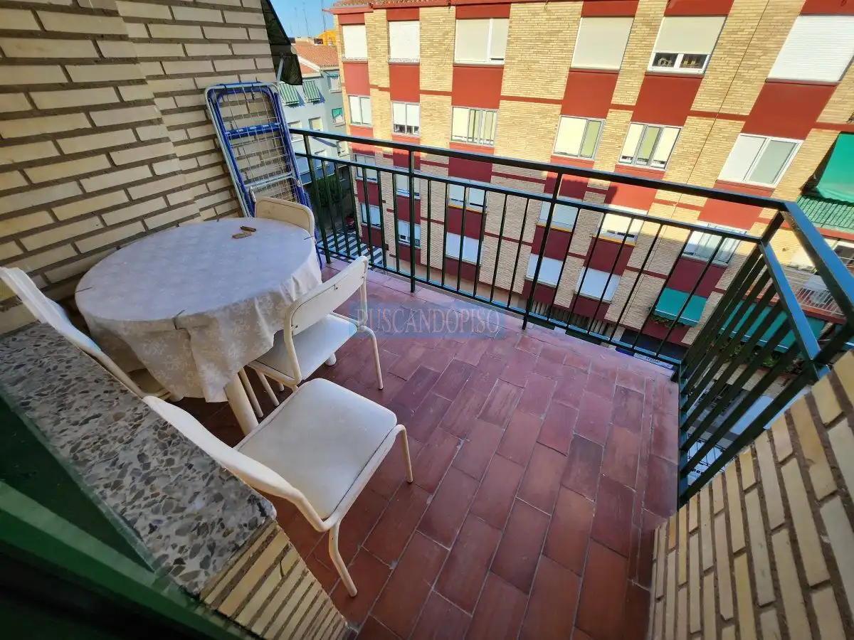 Terrassa de Pis de lloguer en  Logroño amb Calefacció, Terrassa i Moblat