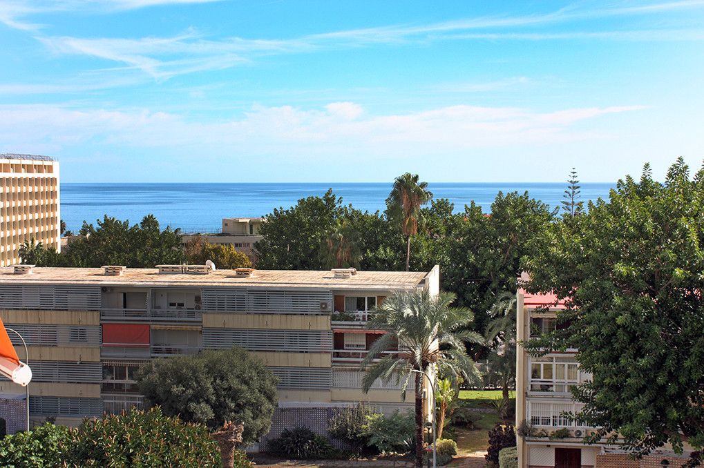 Vista exterior de Pis en venda en Torremolinos amb Aire condicionat, Terrassa i Internet