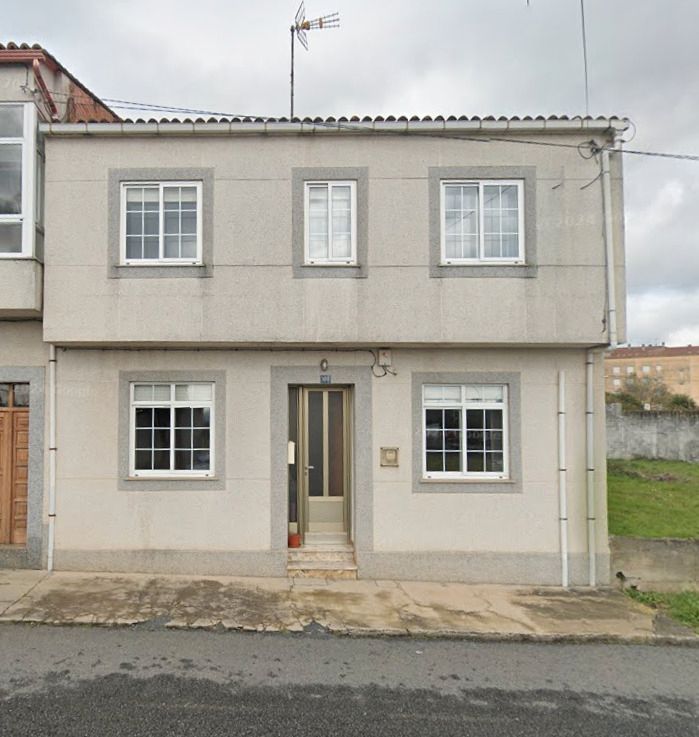 Vista exterior de Casa adosada en venda en Melide amb Calefacció, Jardí privat i Moblat