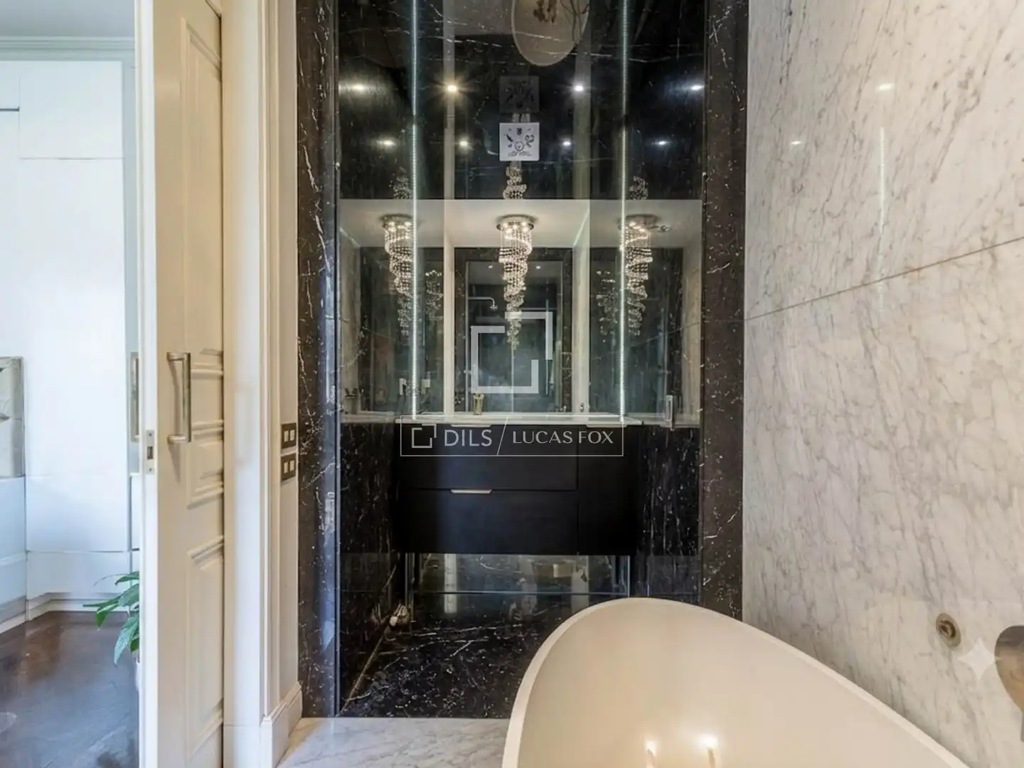 Badezimmer von Wohnung zum Verkauf in Barcelona mit Klimaanlage, Parkett und Terrasse